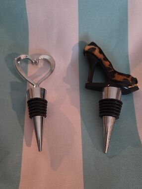 Set of 2 Decorative Wine Bottle Stoppers - Heart & Leopard Heel